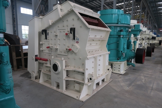 Cava secondaria della macchina 200Kw PF1315 del frantoio per pietre di impatto orizzontale che schiaccia dolomia