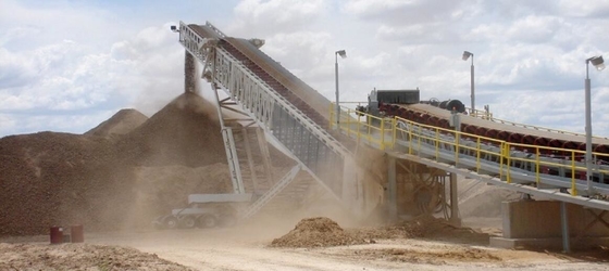Nastro trasportatore mobile curvo di gomma per l'aggregato della ghiaia della sabbia del minerale metallifero del fango della sporcizia