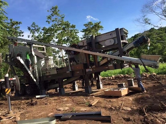 Una selezione completa di 230 t/h e schiacciare il minerale di ferro 750×1060 dell'attrezzatura hanno seguito il frantumatore a urto