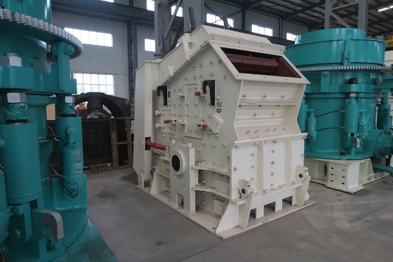 Cava secondaria della macchina 200Kw PF1315 del frantoio per pietre di impatto orizzontale che schiaccia dolomia