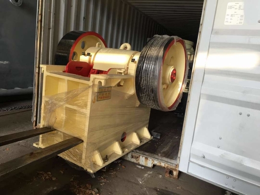 Dimensione d'alimentazione del frantoio 500mm della roccia del minerale metallifero dell'oro della pista di Mini Small Mobile Jaw Crusher