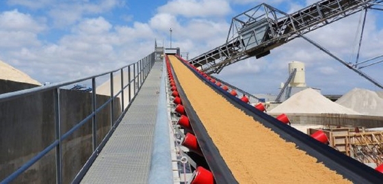 Il nastro trasportatore di carico di trasferimento del camion del veicolo 3000 TPH inclinava la cava di estrazione mineraria del contenitore