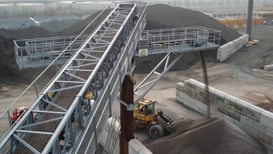 Il nastro trasportatore di carico di trasferimento del camion del veicolo 3000 TPH inclinava la cava di estrazione mineraria del contenitore